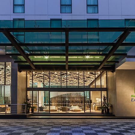 Holiday Inn Express Bangkok Soi Soonvijai By Ihg Eksteriør billede