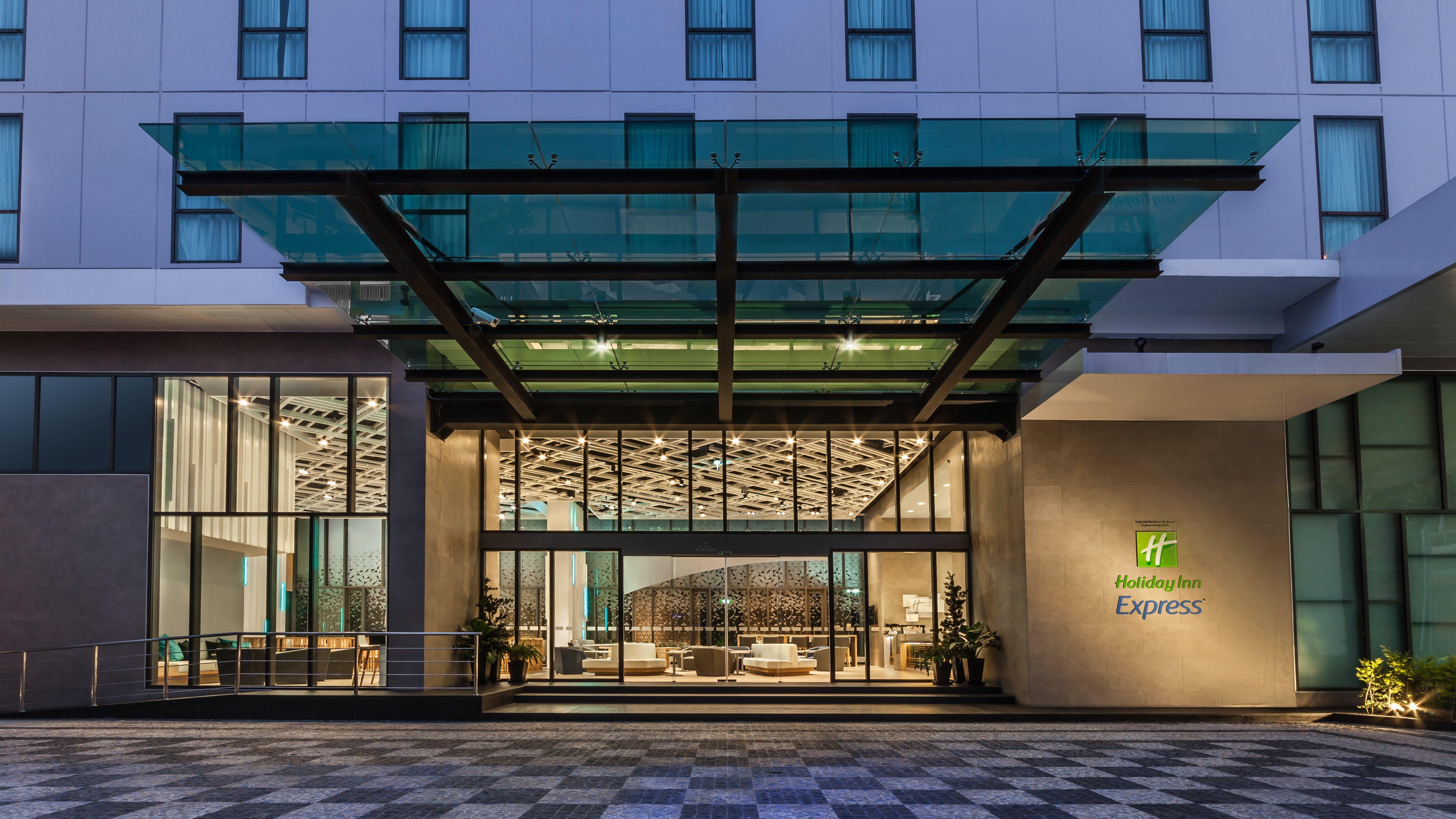 Holiday Inn Express Bangkok Soi Soonvijai By Ihg Eksteriør billede