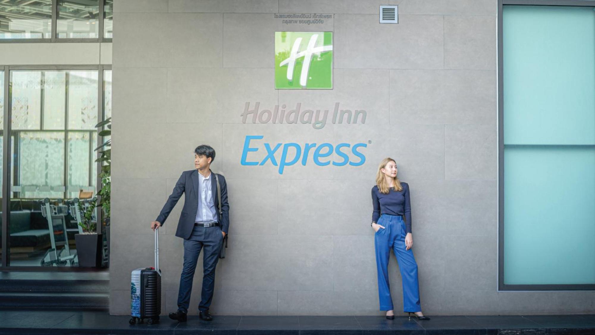 Holiday Inn Express Bangkok Soi Soonvijai By Ihg Eksteriør billede